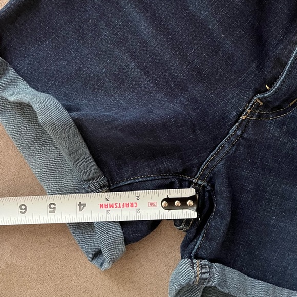 LEVI'S Denim Mid Lenth Cuffed Women's Shorts - Size 27 Deep Indigo Wash - Picture 7 of 7